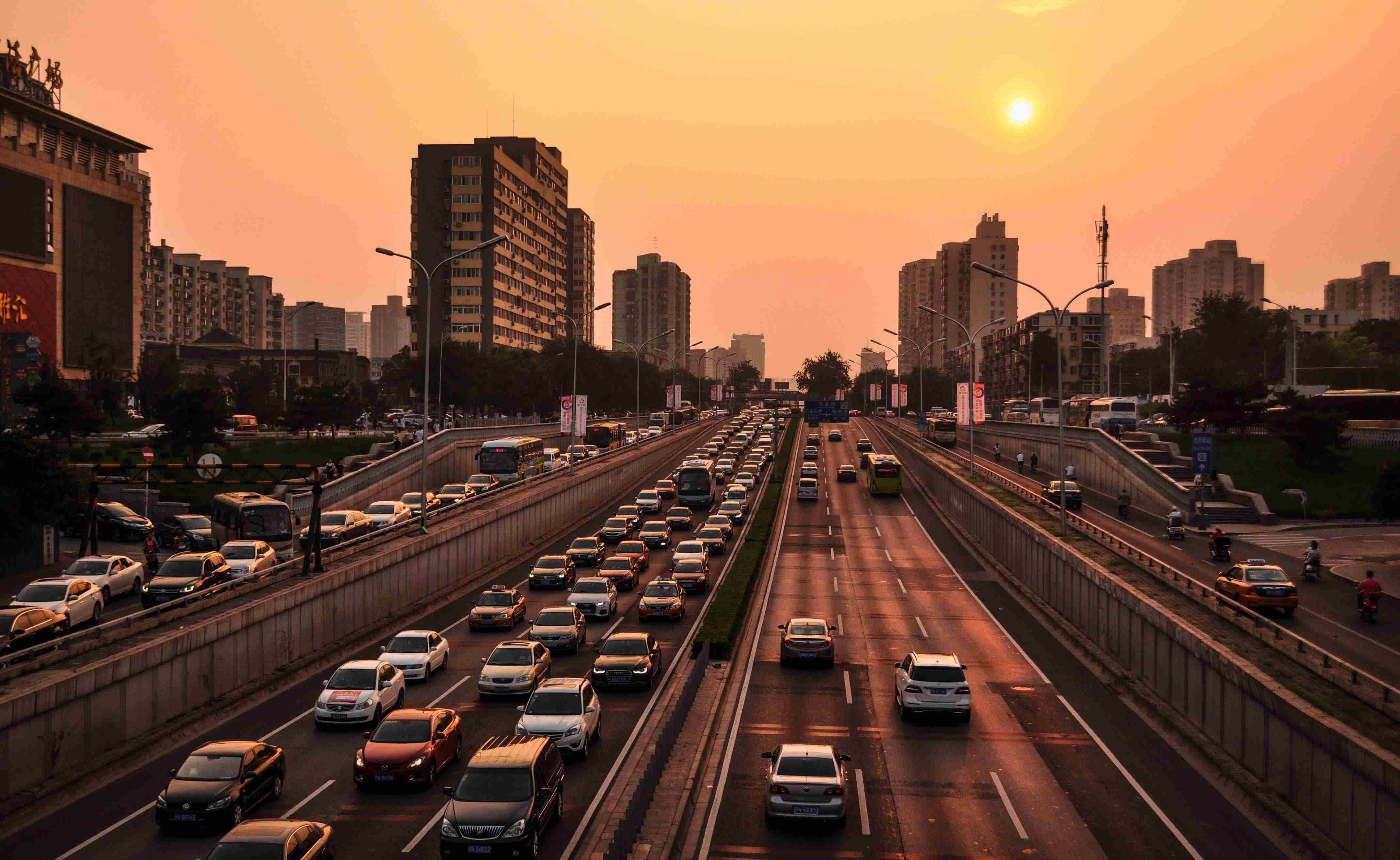 全年出口超500萬(wàn)輛，中國(guó)汽車工業(yè)邁向世界舞臺(tái)