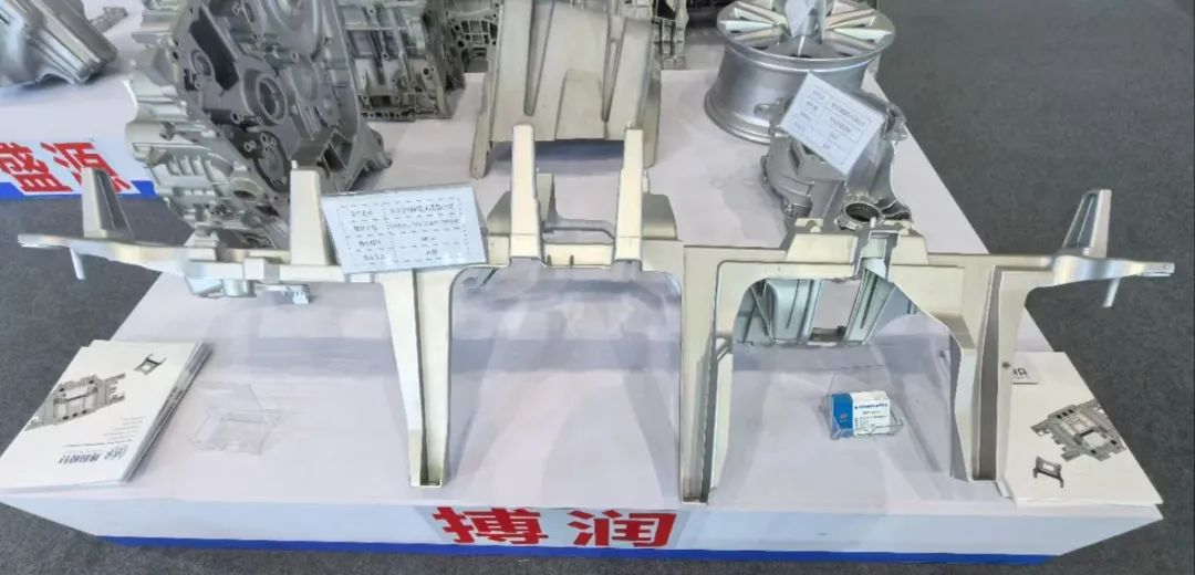 重慶鑄造行業(yè)協(xié)會(huì)組織的“會(huì)員企業(yè)鑄件展示區(qū)”，展示鋁、鎂合金鑄件